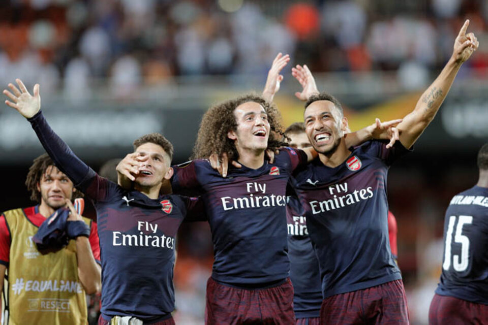 Jugadores del Arsenal festejan el pase a la final en Valencia. (Fuente: EFE)