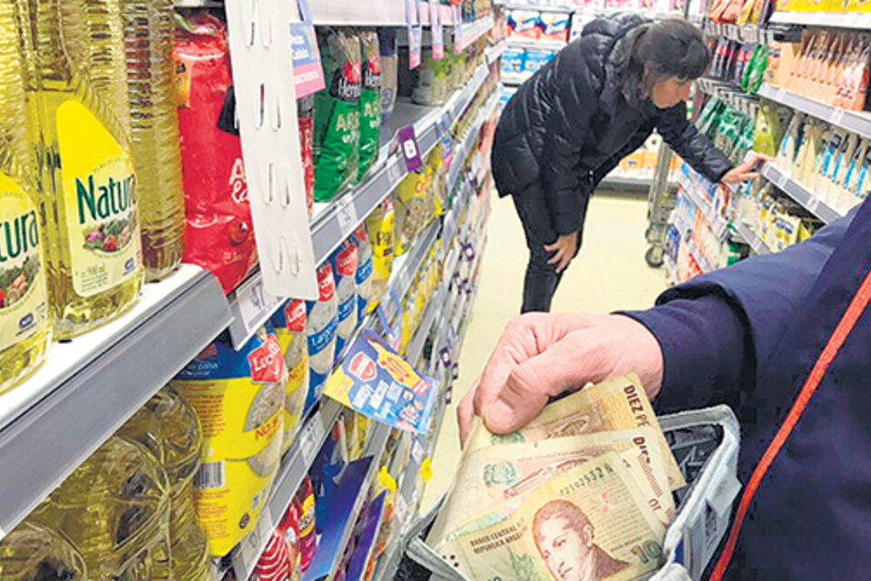 La inflación interanual se disparó a 55,8 por ciento. El alza de alimentos y bebidas, al tope. (Fuente: Sandra Cartasso)
