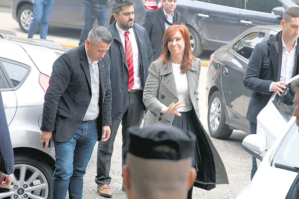 CFK tenía permiso para no ir, pero decidió estar frente a los jueces. (Fuente: Télam)