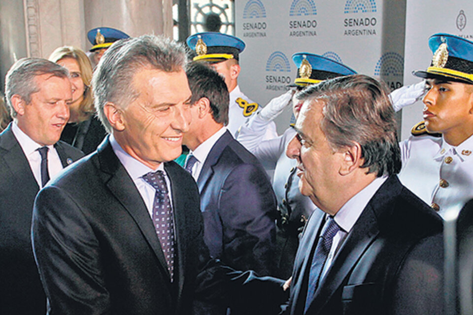 El presidente Mauricio Macri apoya a Mario Negri. No viajó a la provincia para no restarle votos.