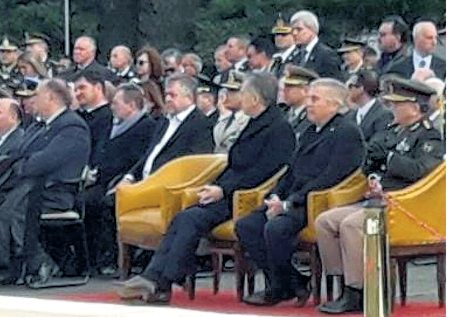 El fiscal Carlos Stornelli sentado a metros de Mauricio Macri.