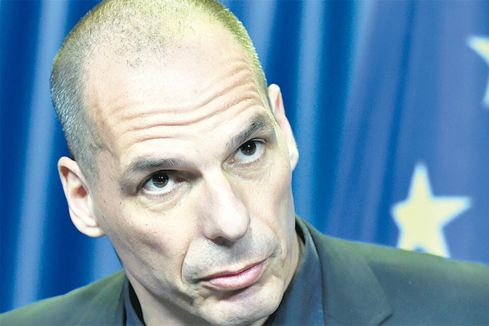 “Apoyan a un derechoso extremo”, reprochó Varoufakis el acuerdo con el FMI.
