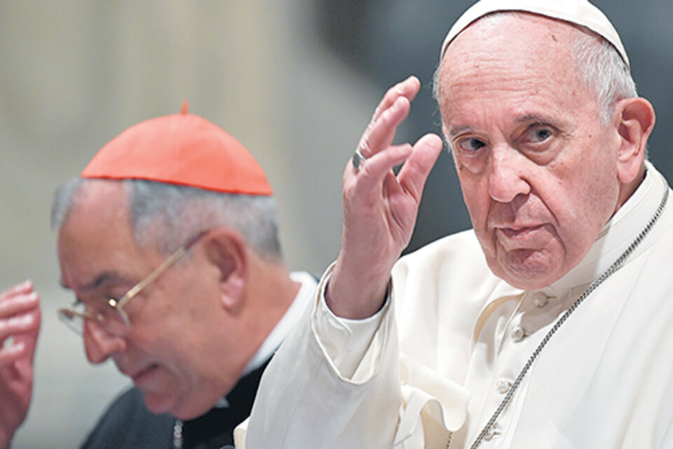 Las normas que estableció el Papa se aplicarán a sacerdotes, obispos, cardenales y clérigos.