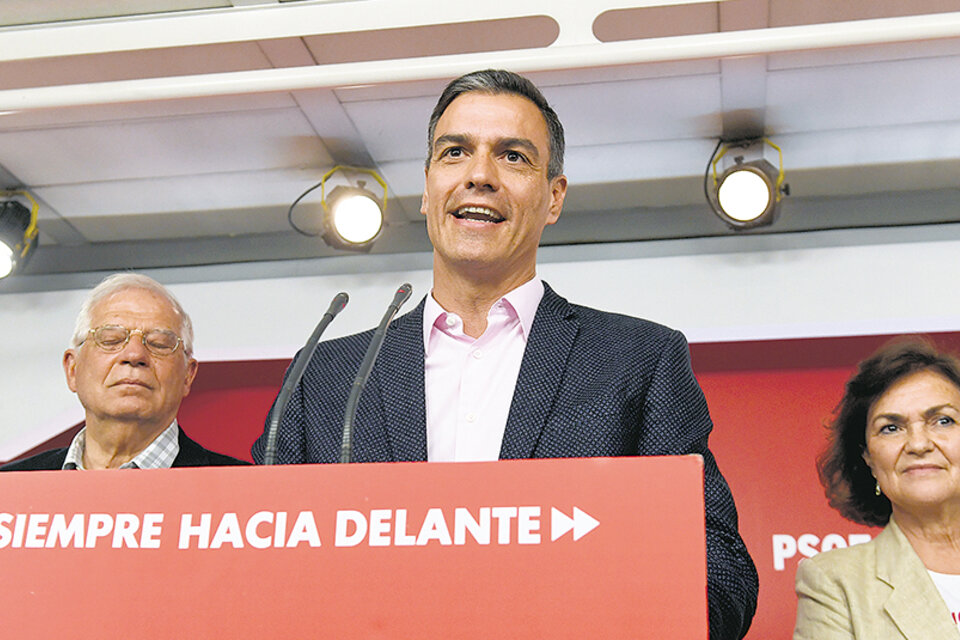 Pedro Sánchez celebró el desempeño de su partido a nivel europeo, autonómico y municipal. (Fuente: AFP)