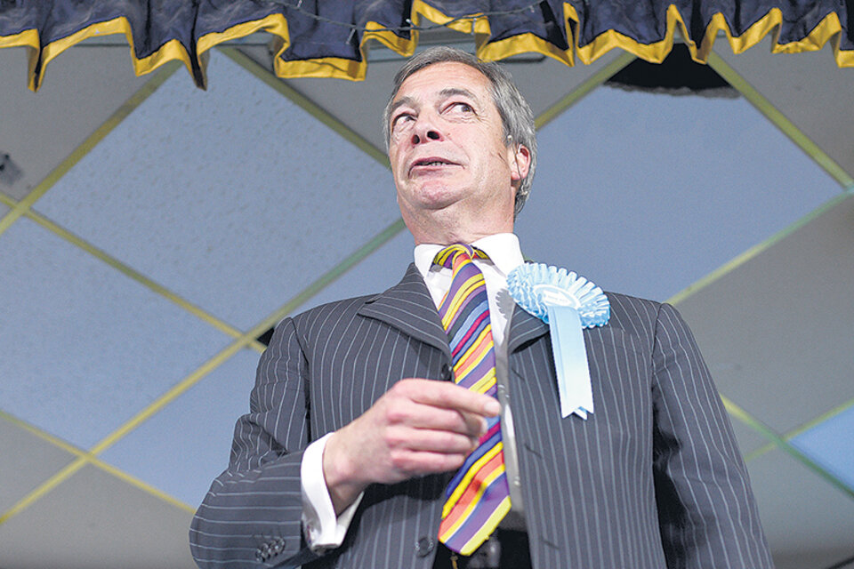 “Hacer una campaña normal está siendo imposible”, dijo escandalizado Nigel Farage.