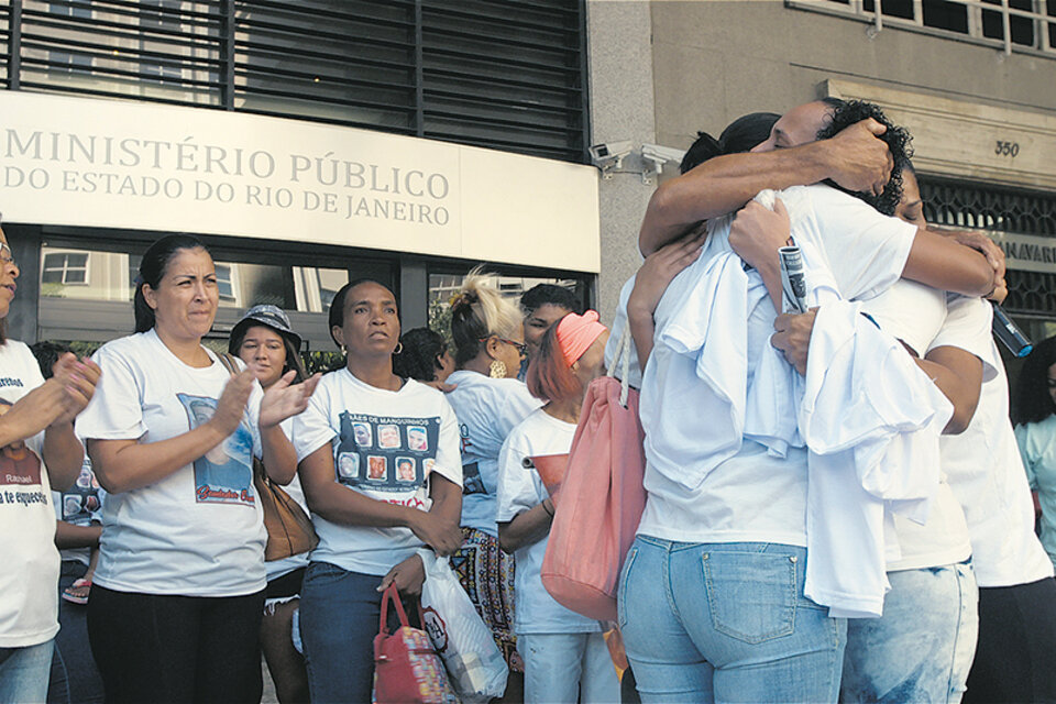 Police Killing, sobre la violencia policial en Brasil.