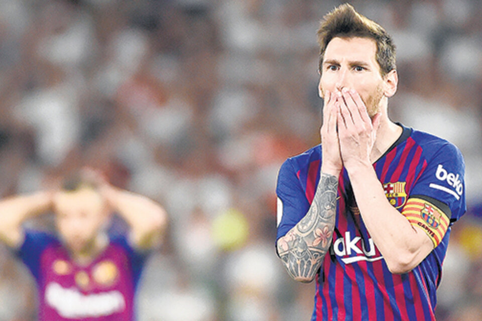 Messi no puede creer lo que acaba de suceder. Otra decepción con su club. (Fuente: AFP)