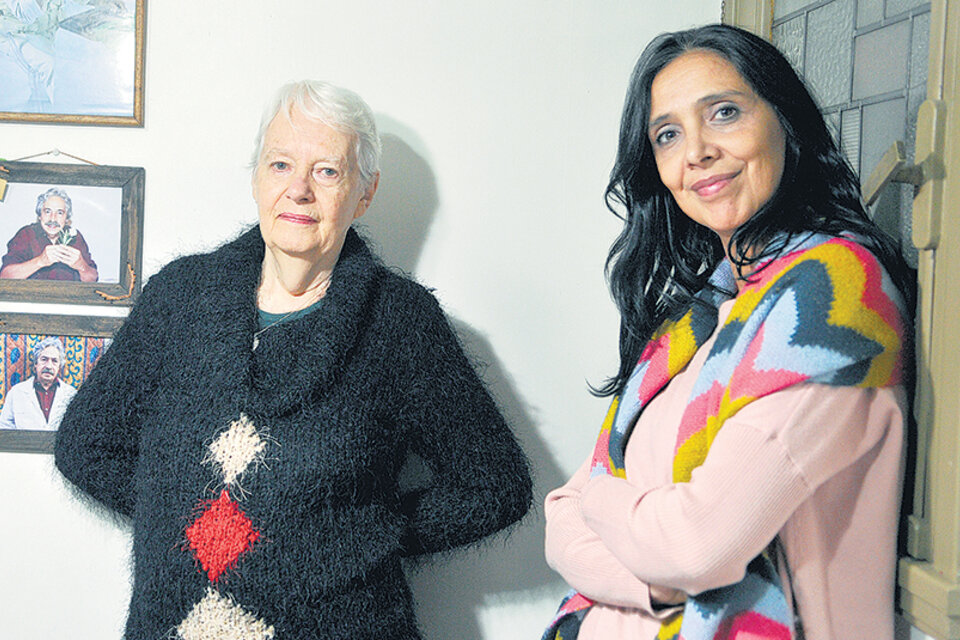 Laura Devetach, escritora y ex pareja de Roldán, junto a Verónica Parodi, directora del ECuNHi. (Fuente: Sandra Cartasso)