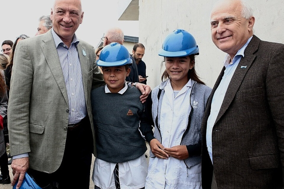 El candidato y el gobernador, en recorrida.