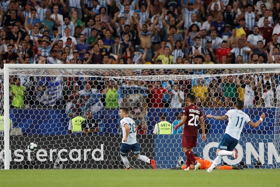 Lo Celso acaba de marcar el segundo gol, el que asegura el pase a semifinales. (Fuente: EFE)