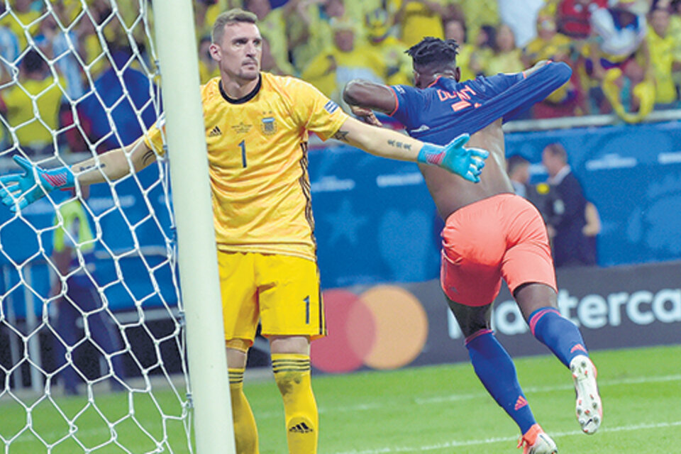El gesto de Armani luego de uno de los goles colombianos.