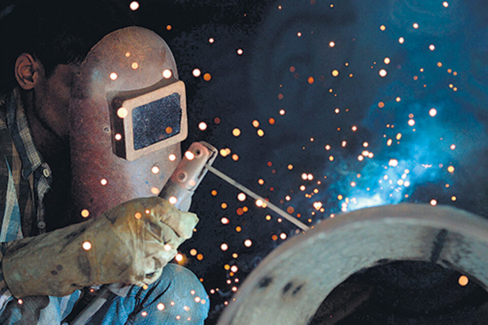 En abril, el 46 por ciento de las metalúrgicas achicaron sus planteles de personal. (Fuente: AFP)