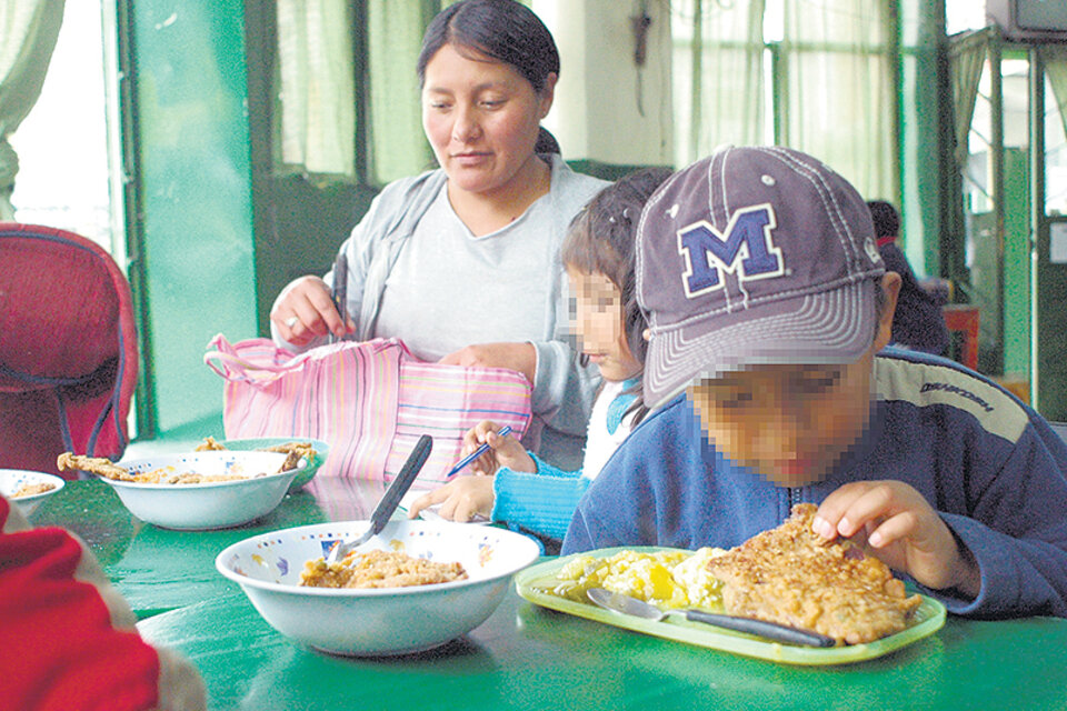 En la actualidad, más de 200 mil chicos y chicas se alimentan en las escuelas porteñas.