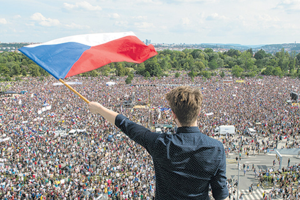 Los participantes confluyeron en la explanada de Letna, lugar de gigantescas protestas.