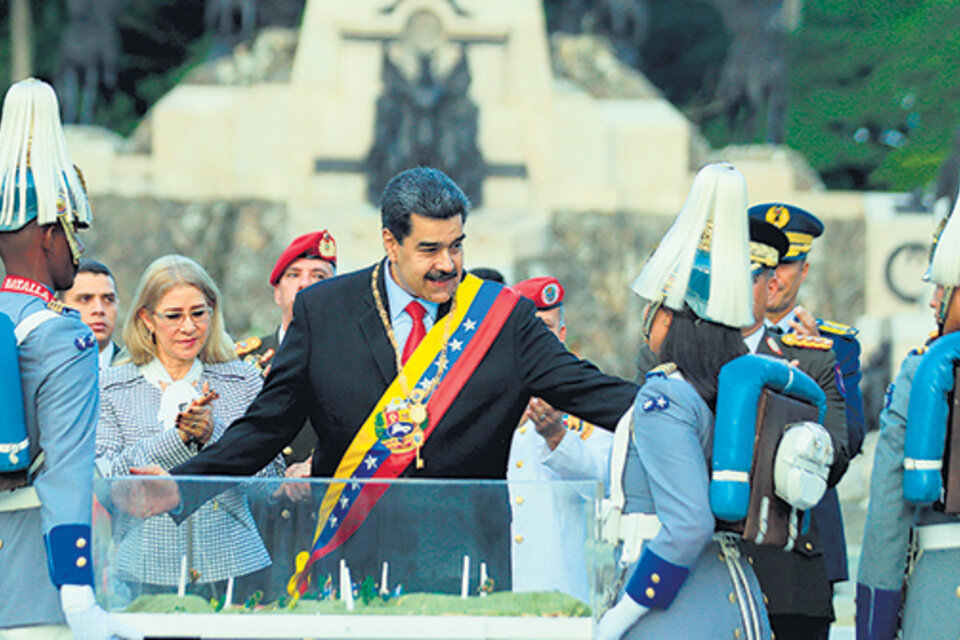 Maduro participa de una conmemoración de la batalla de Carabobo en el Palacio de Miraflores. (Fuente: AFP)