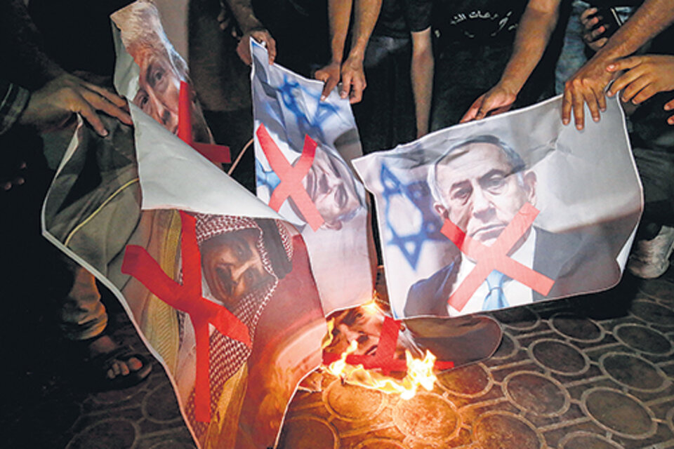 Manifestación con quema de imágenes israelíes en Hebrón. (Fuente: AFP)