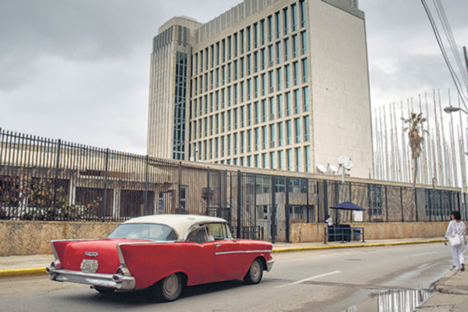 Trump redujo de manera ostensible el personal en la Oficina de Intereses de La Habana.