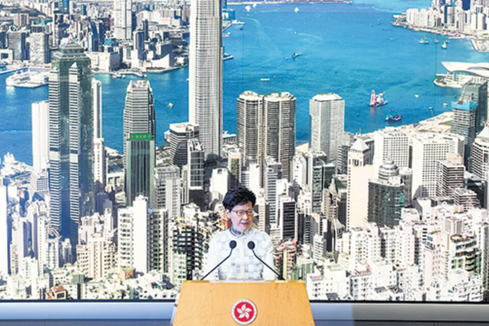 La ministra de Hong Kong, Carrie Lam, muy partidaria de Beijing. (Fuente: AFP)
