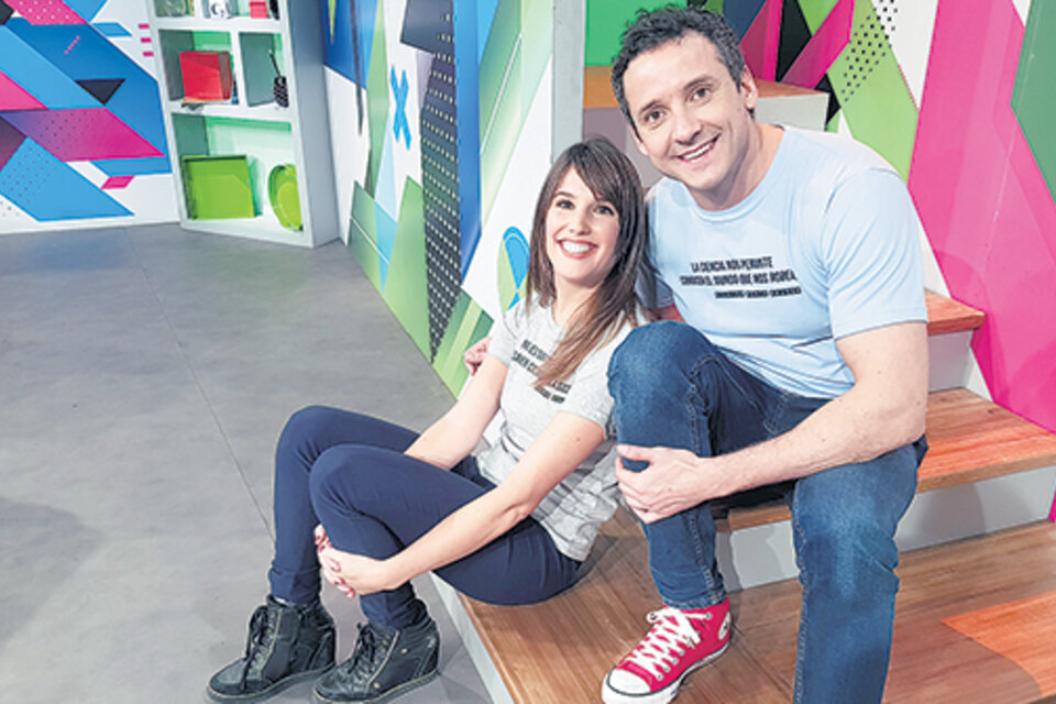Andrés Rieznik y María Eugenia López, conductores de La liga de la ciencia.