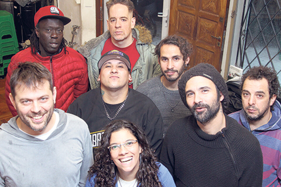 Vázquez junto a algunos de los músicos que participarán de Pan. (Fuente: Bernardino Avila)