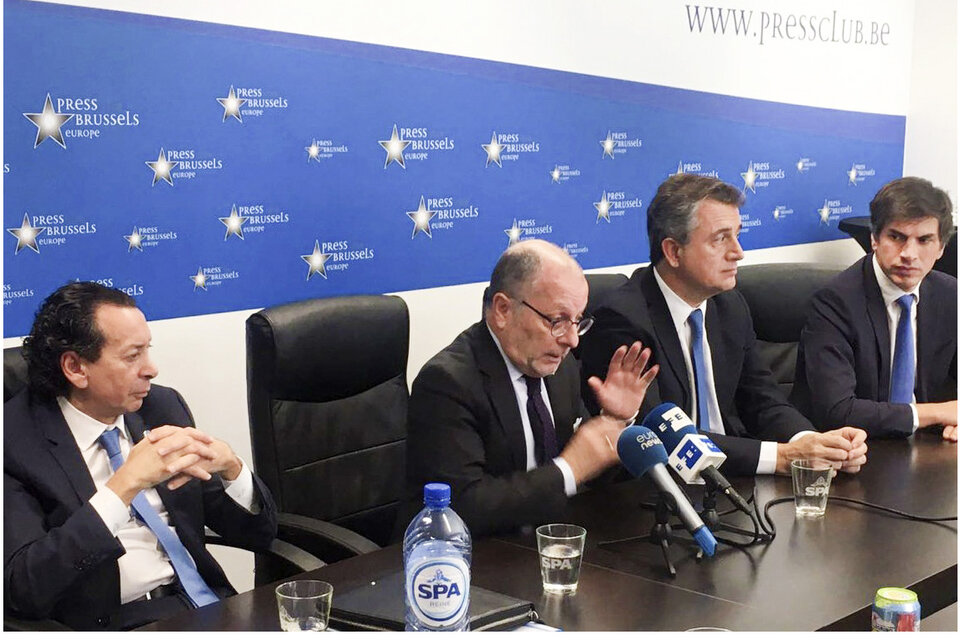 Jorge Faurie, junto a Dante Sica y Luis Etchebehere, cerraron el controvertido acuerdo en Bruselas. (Fuente: Noticias Argentinas)