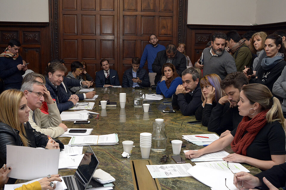 La reunión conjunta de comisiones se realizó en el Salón de los acuerdos. (Fuente: Sebastián Joel Vargas)