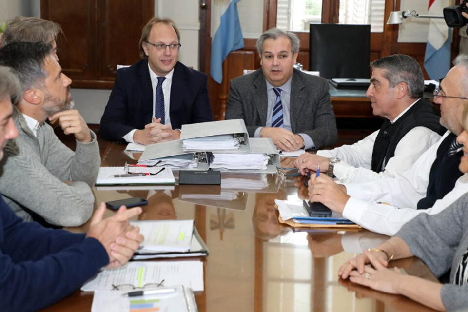 La reunión tuvo momentos tensos por los cruces de datos.