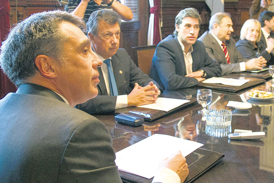 Los camaristas Santiago Corcuera y Alberto Dalla Vía en una reunión con el secretario de Asuntos Políticos, Adrián Pérez. (Fuente: NA)
