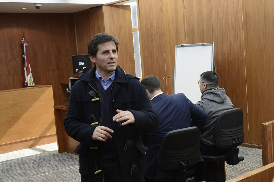 El fiscal Schiappa Pietra en primer plano. Atrás, Gómez, condenado. (Fuente: Sebastián Joel Vargas)