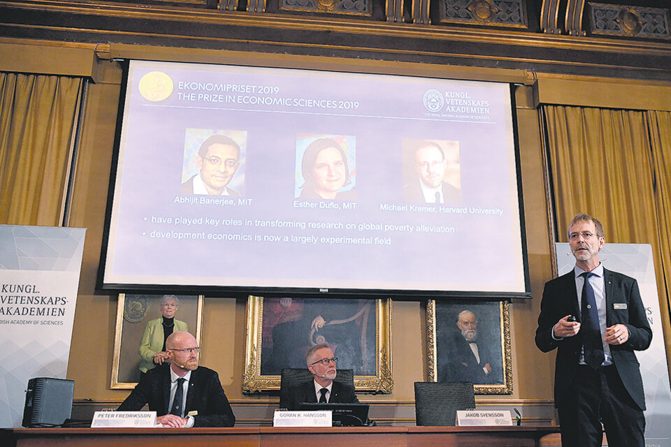 Abhijit Banerjee, Esther Duflo y Michael Kremer, los galardonados con el Premio Nobel de Economía 2019.  (Fuente: EFE)