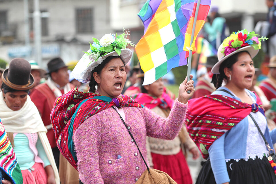 Mujeres marcharon en Potosí en respaldo al presidente Evo Morales.  (Fuente: EFE)