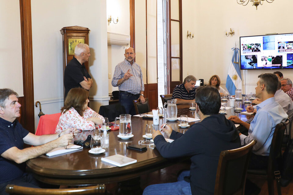 El gobernador Perotti reunión el gabinete de crisis ayer a la tarde en Casa de Gobierno. (Fuente: Gentileza de Gobernación.)