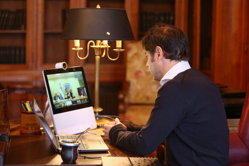 Kicillof, en diálogo por videoconferencia con Alberto Fernández, a comienzos de junio.  (Fuente: NA)