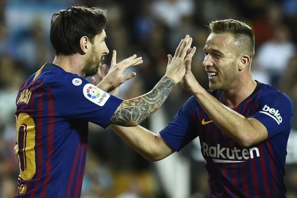 Messi y Arthur. Un festejo que no se repetirá más allá de 2020. (Fuente: EFE)