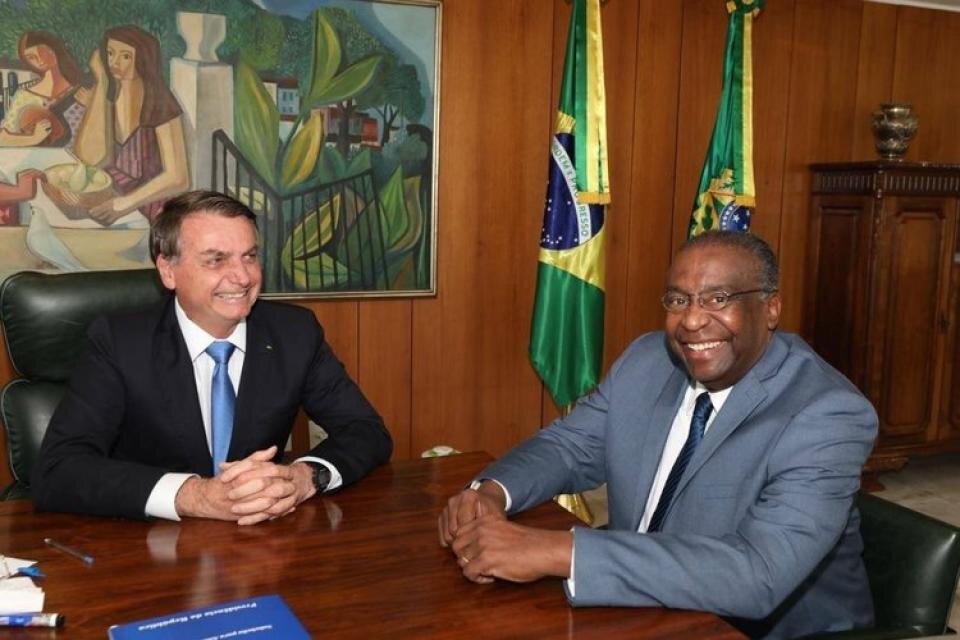 Bolsonaro con Decotelli, cuando lo anunció como ministro.  (Fuente: Twitter Jair Bolsonaro)