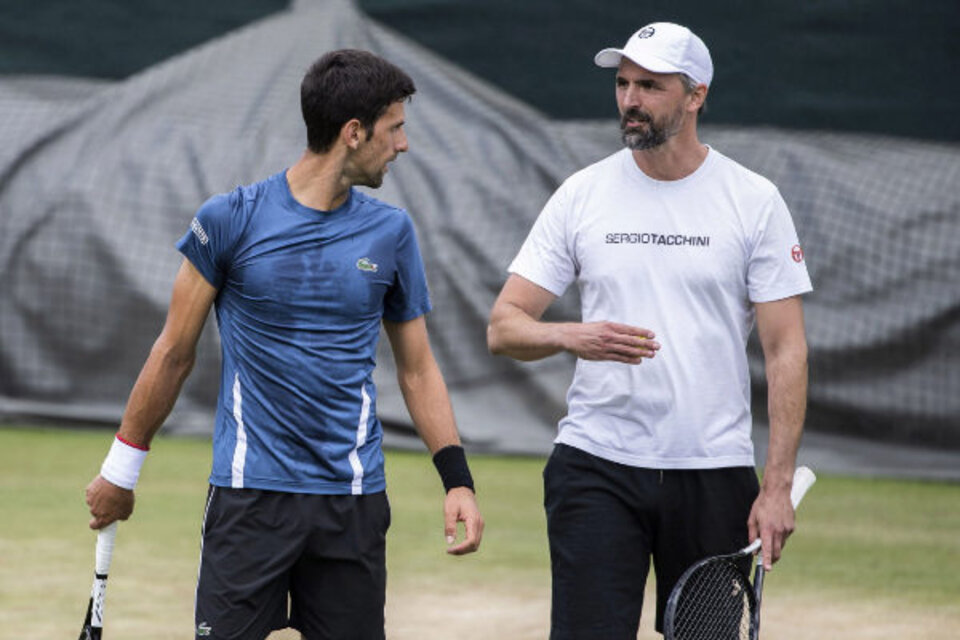 Djokovic junto a su entrenasdor,  Ivanisevic (Fuente: EFE)