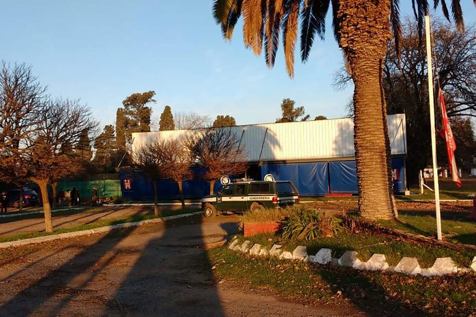 16 personas fueron detenidas este domingo en Pilar por romper la cuarentena obligatoria para jugar al paddle en el marco de las estrictas medidas por la pandemia por el coronavirus.