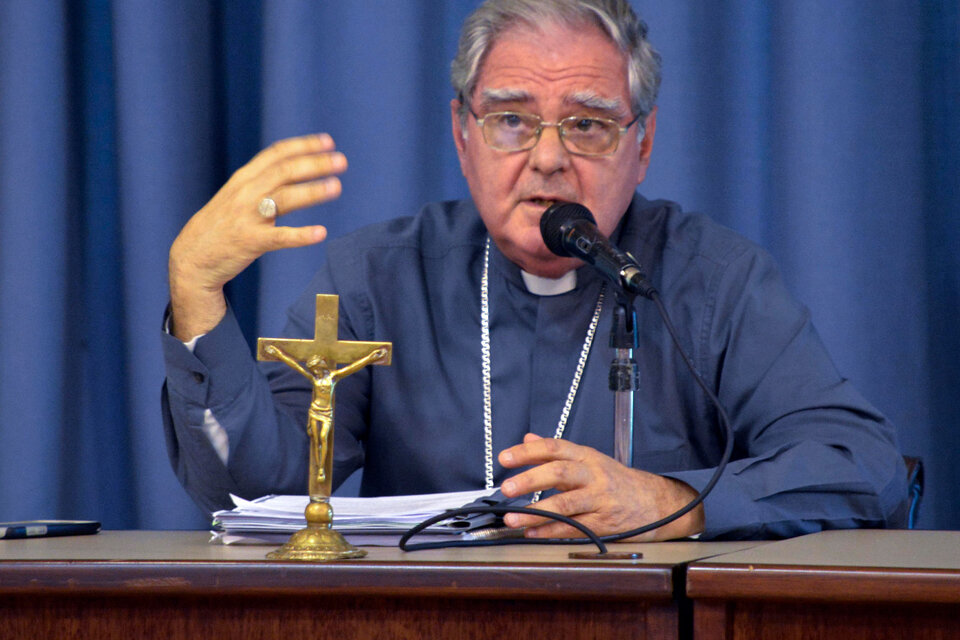 El Presidente de la Conferencia Episcopal Argentina (CEA), Oscar Ojea, se refirió a la posibilidad de poner en marcha un "salario universal de emergencia" como una forma de hacer frente a la crisis planteada por la pandemia