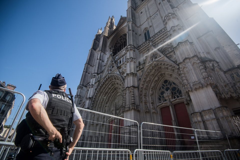 La catedral de la ciudad francesa de Nantes fue incendiada el 18 de julio pasado. (Fuente: AFP)