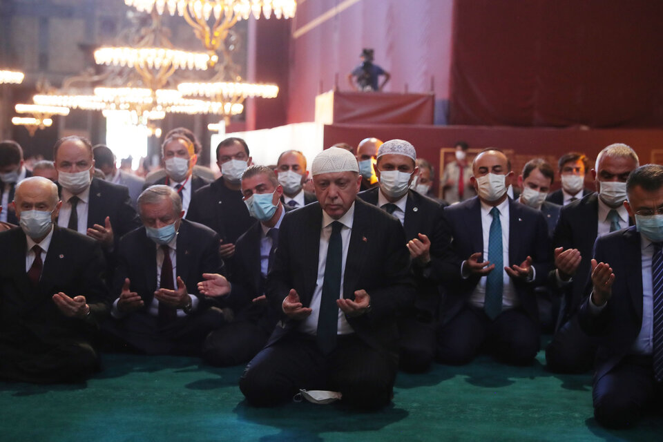 El preidente turco pronunció el primer rezo de la mezquita reconvertida. (Fuente: AFP)