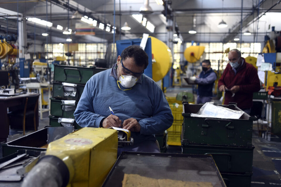 La productividad industrial en América Latina es un quinto de la de Estados Unidos. (Fuente: NA)