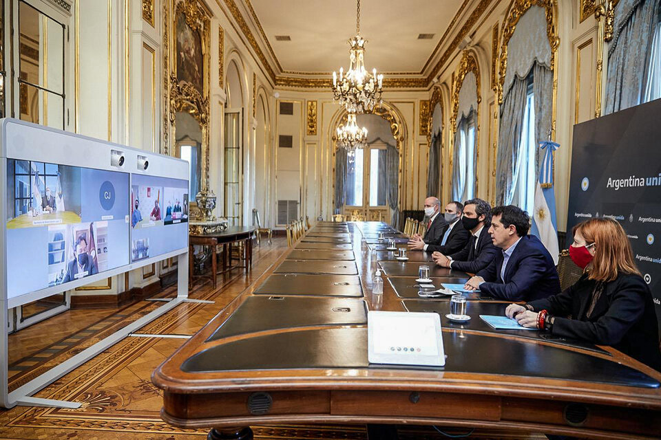 Los ministros vienen manteniendo videoconferencias con los gobernadores.