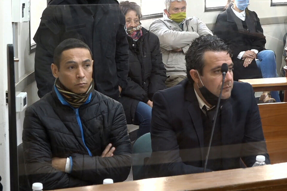 Valdez y su abogado en el cierre del juicio transmitido por Youtube.