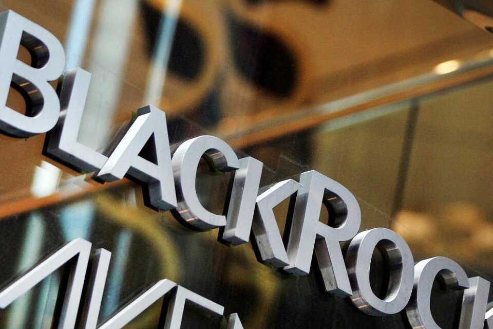 BlackRock es el fondo más grande del mundo y quiere imponere condiciones financieras que atentan contra la estabilidad de la economía argentina.