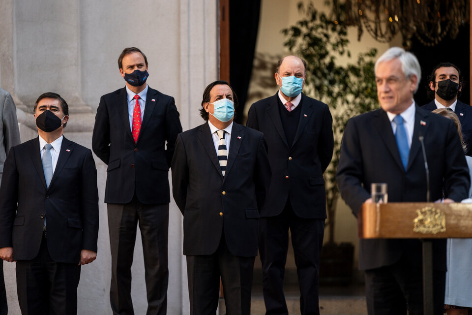 Piñera presenta a su nuevo gabintete en La Moneda. (Fuente: EFE)