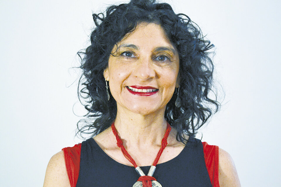 Susana Morales: Doctora en Ciencias de la Información. Vicedecana de la Facultad de Ciencias de la Comunicación de la Universidad Nacional de Córdoba (UNC).