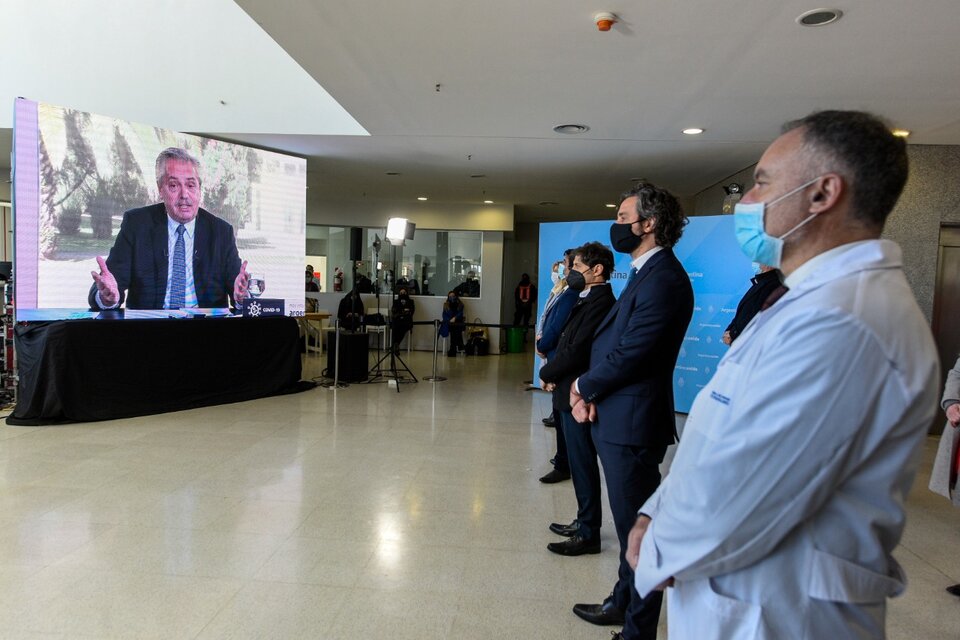El Presidente en Olivos, los ministros en La Matanza y cuatro gobernadores en sus provincias participaron del acto de inauguración de hospitales.