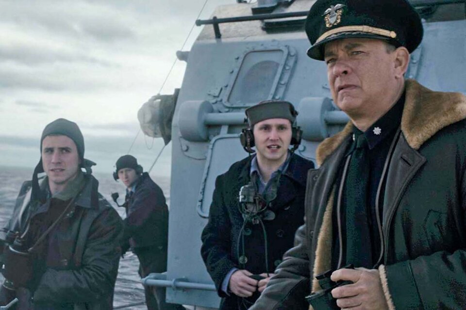 Hanks es Ernest Krause, capitán de un barco en la Segunda Guerra.