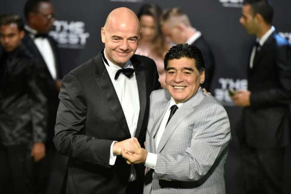 Maradona atacó a Infantino por haber designado a Macri como presidente de la Fundación FIFA.