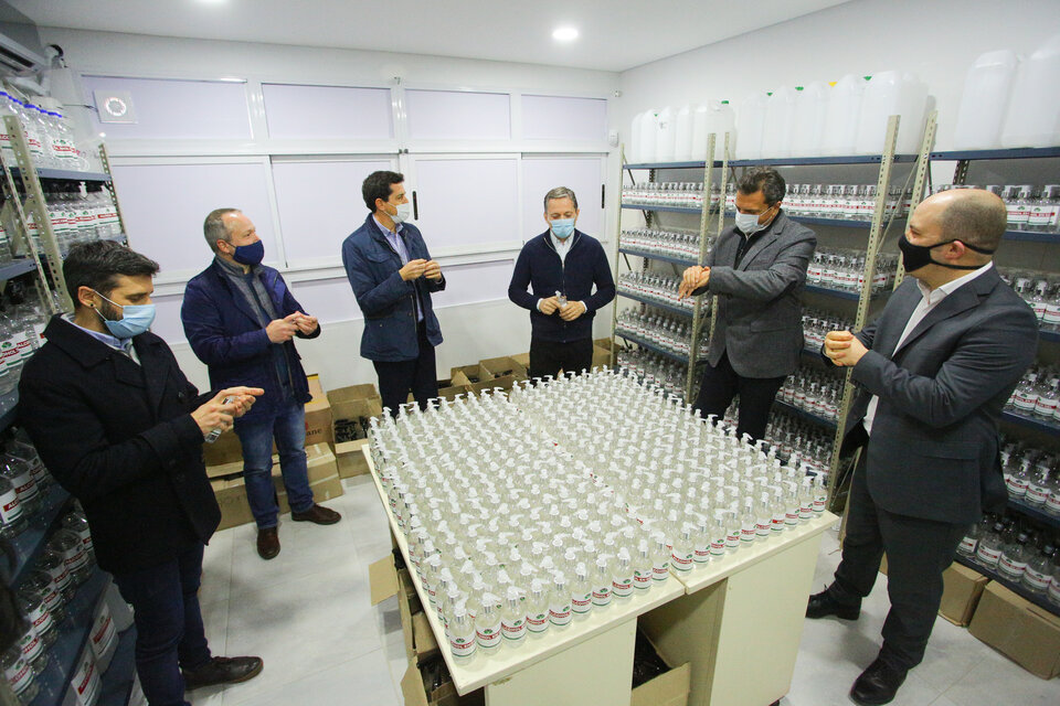 El municipio de Esteban Echeverría inauguró un laboratorio para la detección de casos de covid-19. 